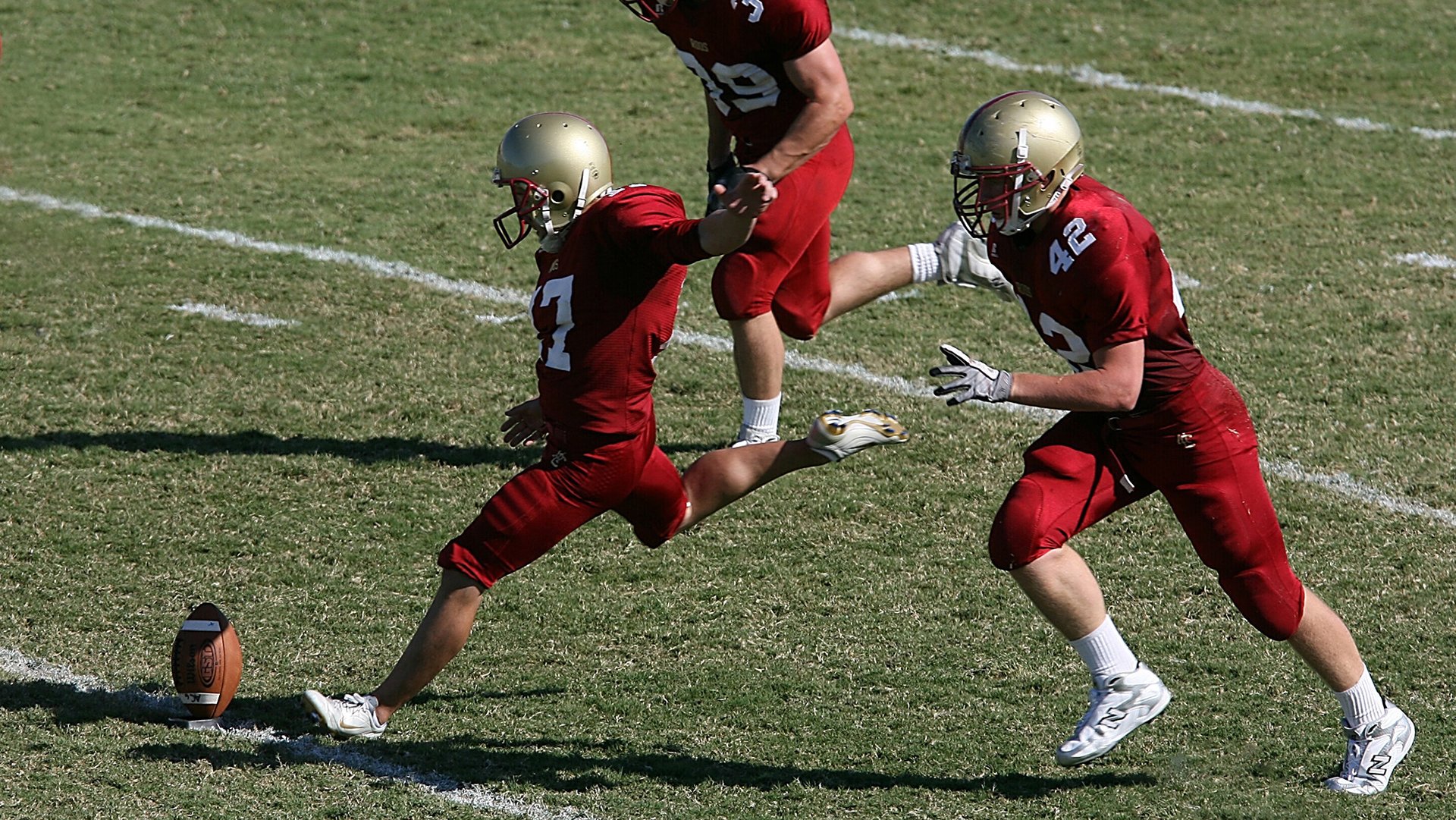 开云体育官方入口-中超联赛强化中后场防守提升整体比赛控制力，中超防守反击球队